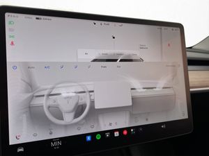 Tesla Model Y bild 18
