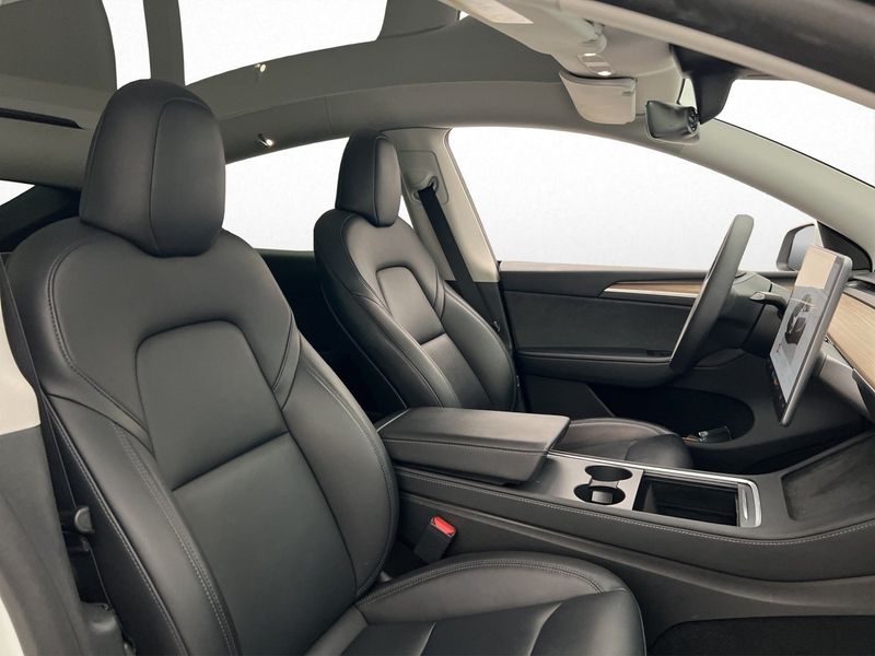Tesla Model Y bild 23