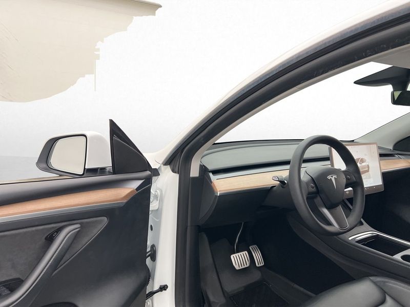 Tesla Model Y bild 11