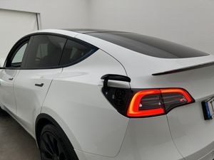 Tesla Model Y bild 28