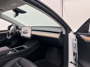 Tesla Model Y bild 24