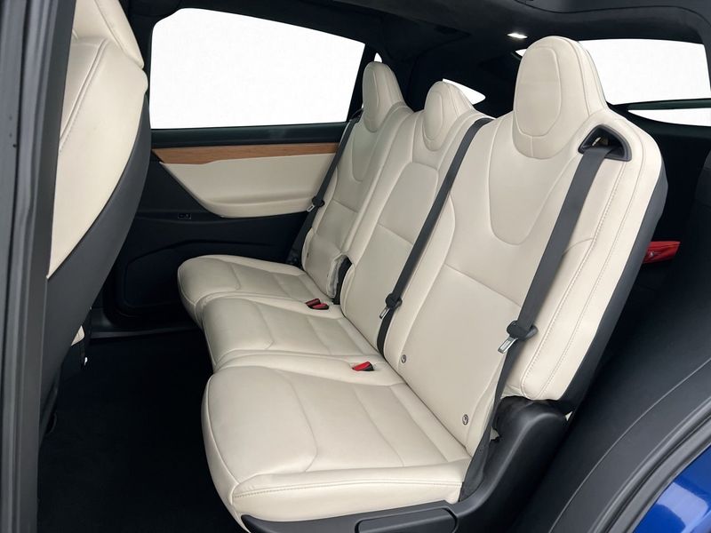 Tesla Model X bild 26