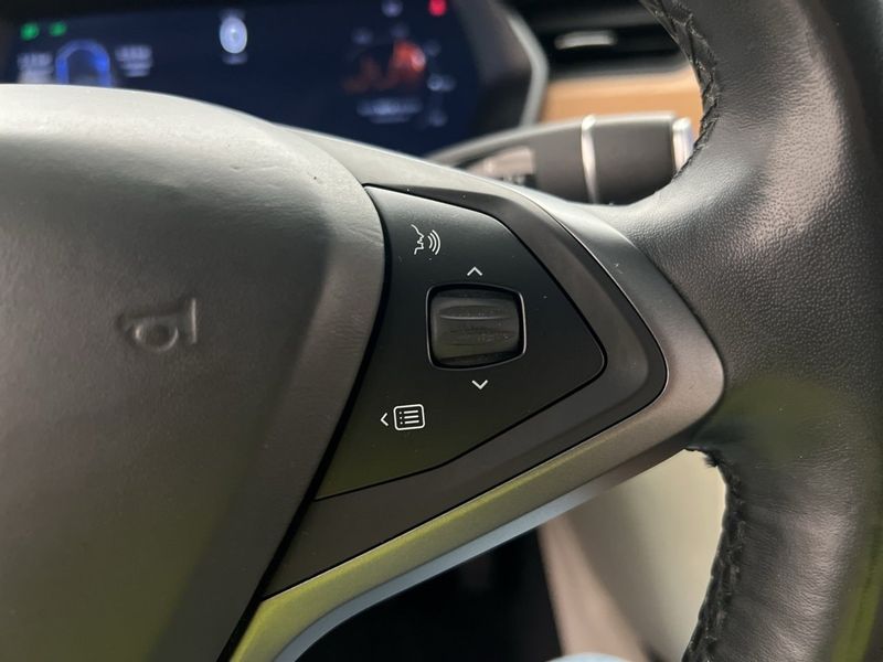 Tesla Model X bild 16