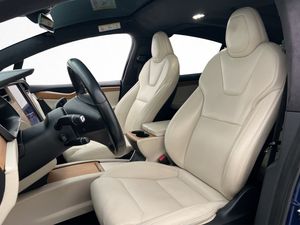 Tesla Model X bild 12
