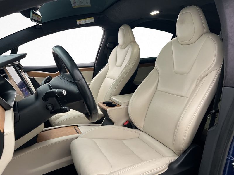 Tesla Model X bild 12