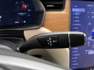 Tesla Model X bild 17