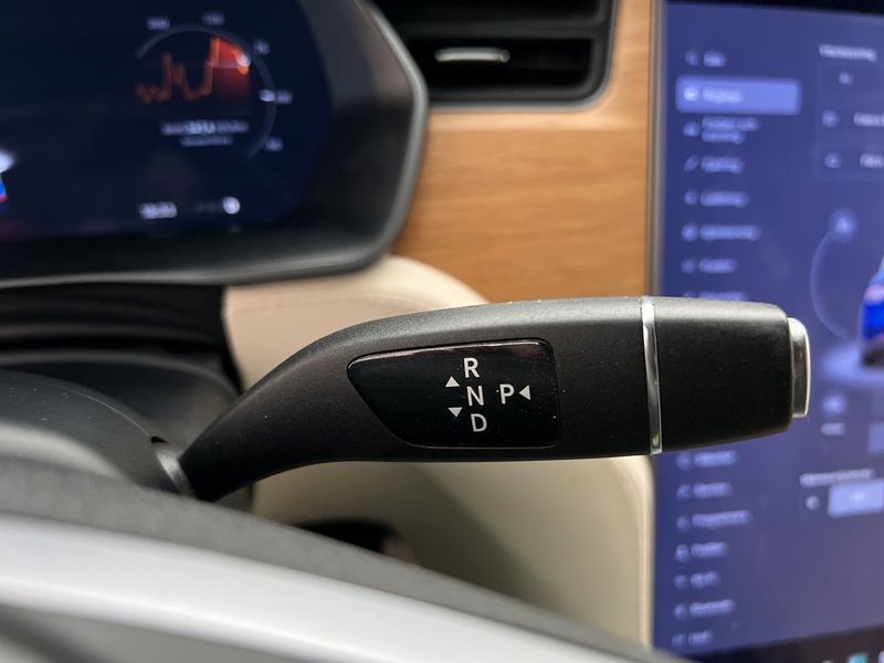 Tesla Model X bild 17