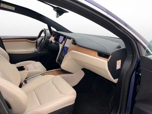 Tesla Model X bild 25