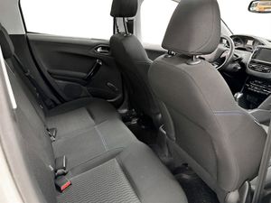 Peugeot 208 bild 13