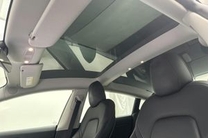 Tesla Model 3 bild 18