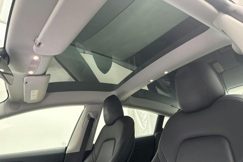 Tesla Model 3 bild 18