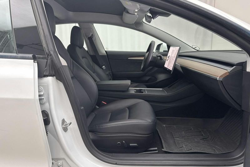 Tesla Model 3 bild 7