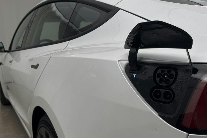 Tesla Model 3 bild 24