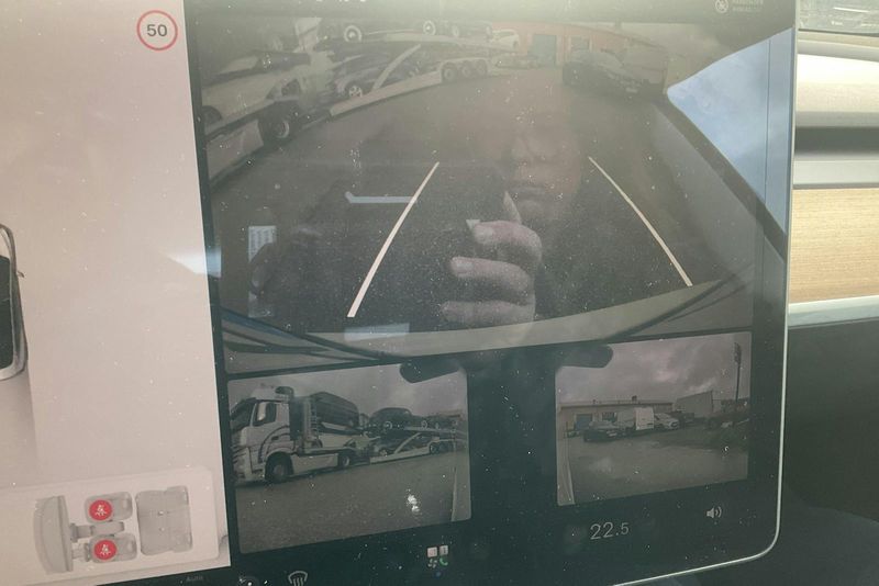 Tesla Model 3 bild 15