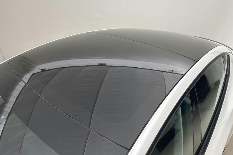 Tesla Model 3 bild 17