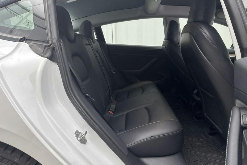 Tesla Model 3 bild 8