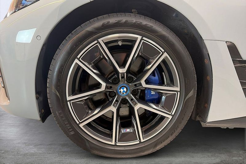 BMW i4 bild 16