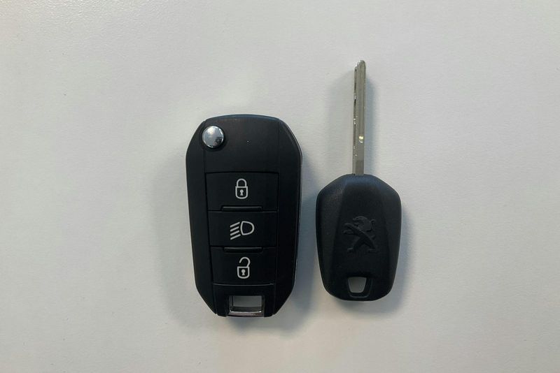 Peugeot 208 bild 12