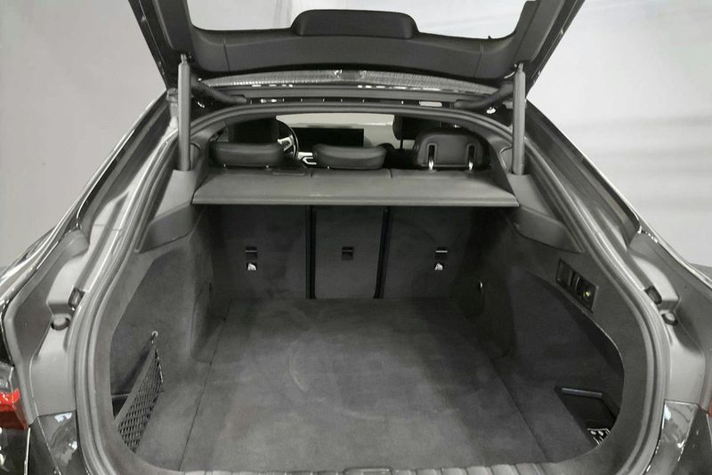 BMW i4 bild 9