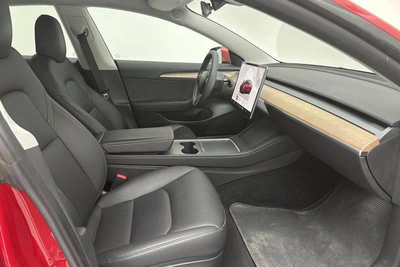 Tesla Model 3 bild 7