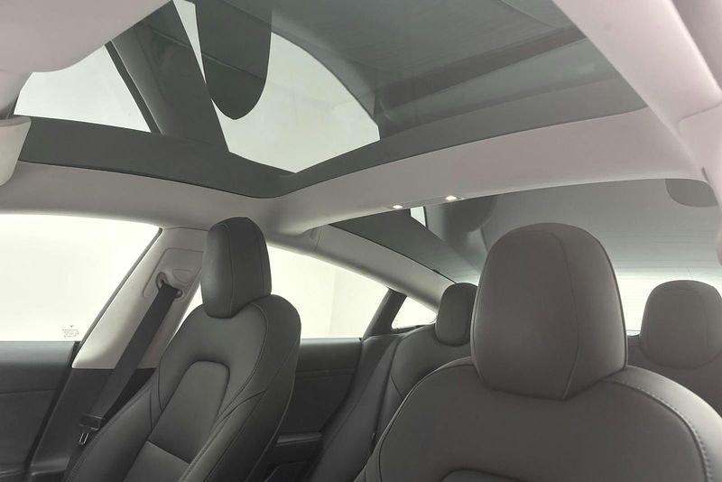 Tesla Model 3 bild 14