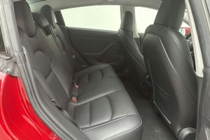 Tesla Model 3 bild 8