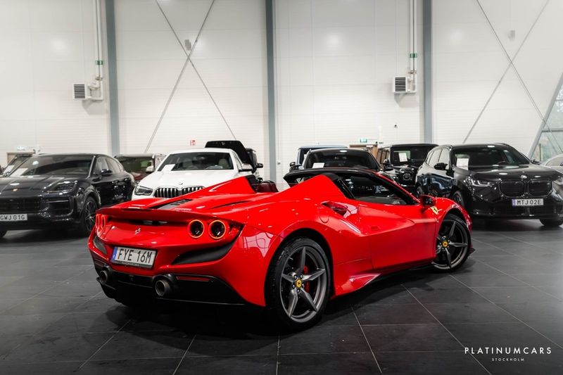Ferrari F8 bild 2