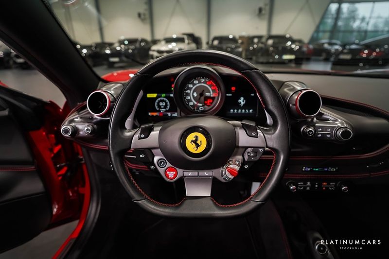 Ferrari F8 bild 12