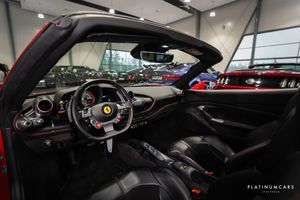 Ferrari F8 bild 7