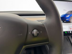 Tesla Model Y bild 30