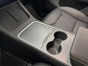 Tesla Model Y bild 33