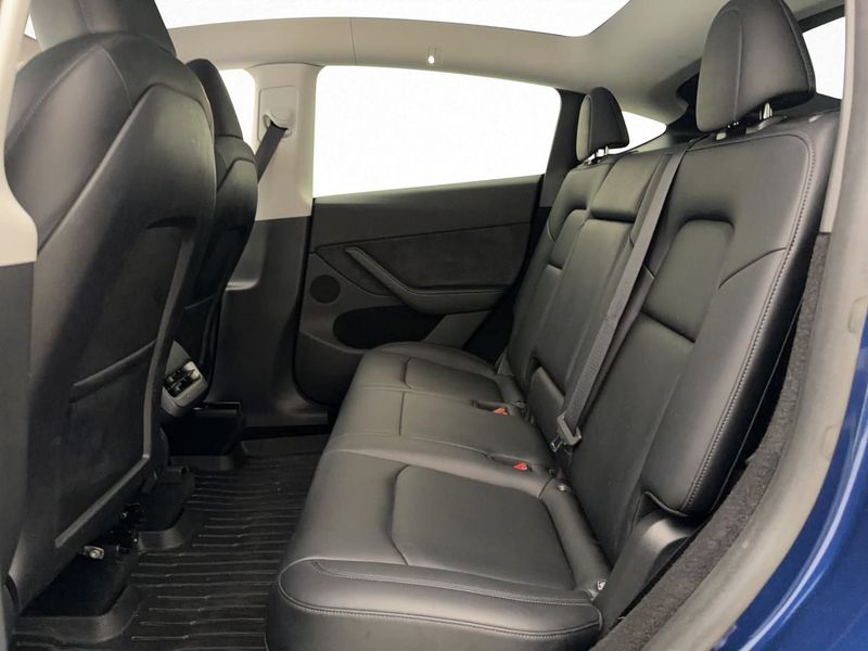 Tesla Model Y bild 15