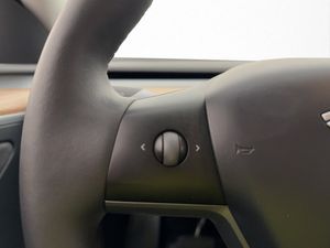 Tesla Model Y bild 31