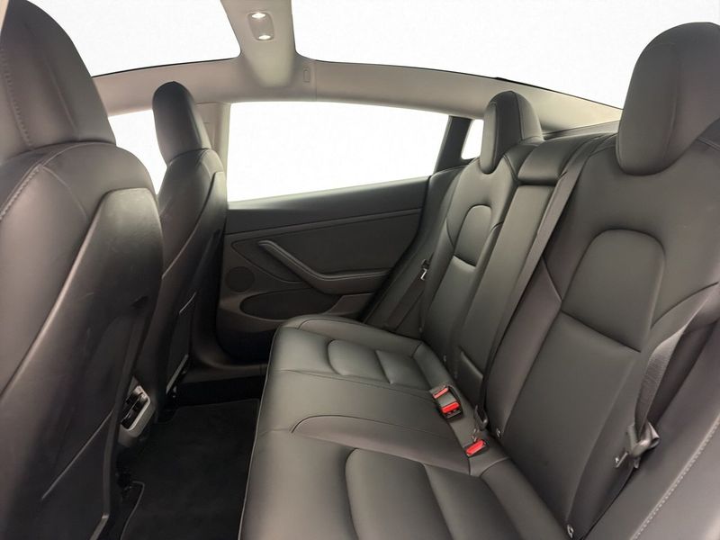 Tesla Model 3 bild 28