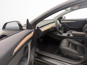Tesla Model 3 bild 10