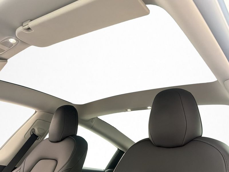 Tesla Model 3 bild 12