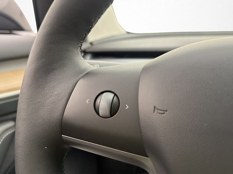 Tesla Model 3 bild 14
