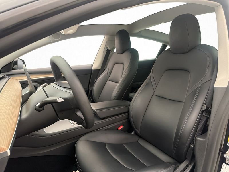 Tesla Model 3 bild 11