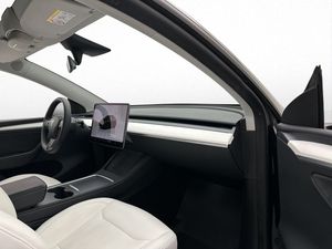 Tesla Model Y bild 28