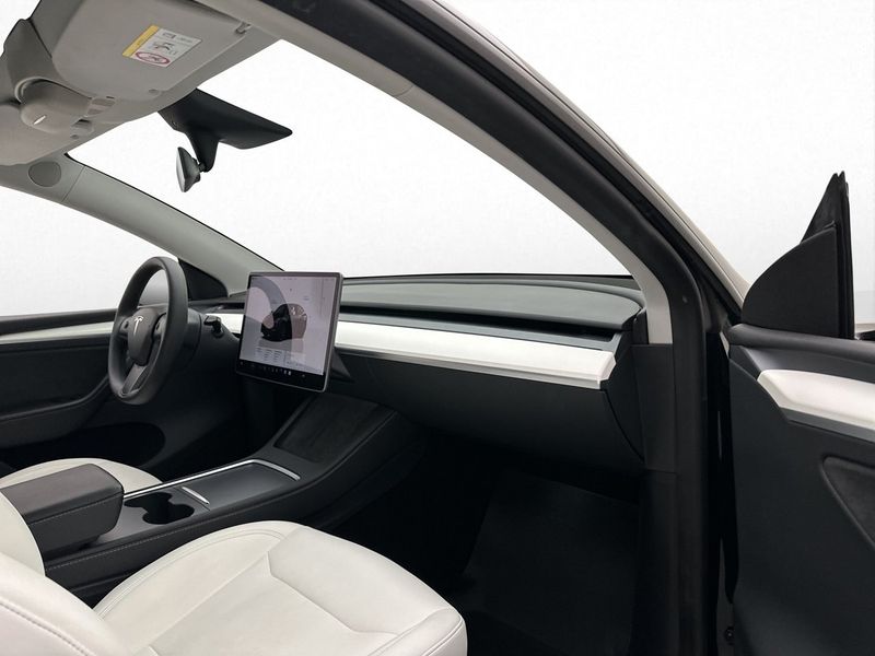 Tesla Model Y bild 28