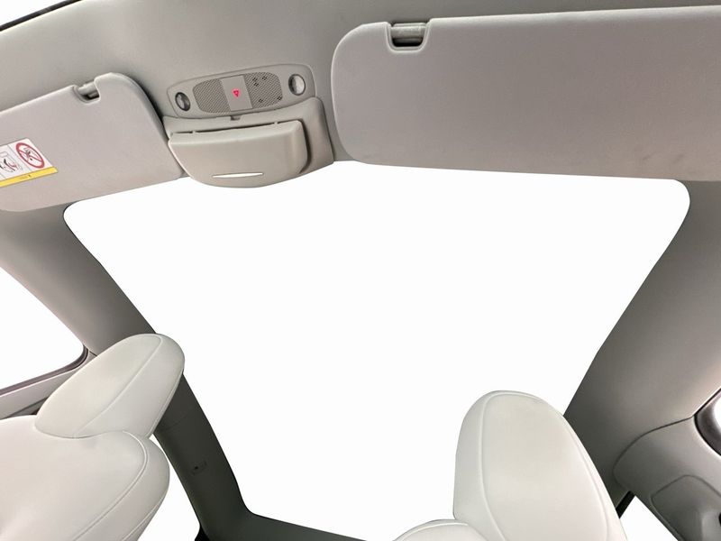 Tesla Model Y bild 13