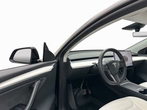 Tesla Model Y bild 11