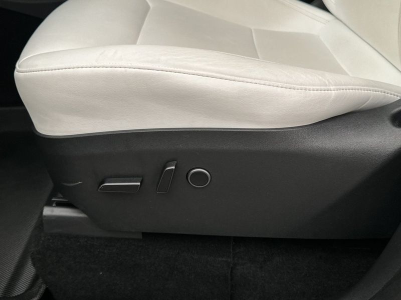 Tesla Model Y bild 14
