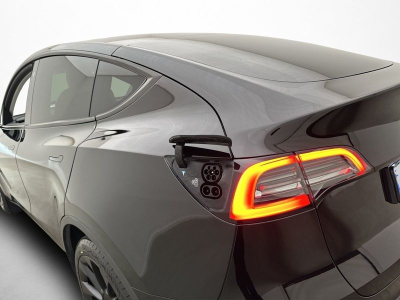 Tesla Model Y bild 32