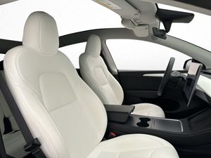 Tesla Model Y bild 27