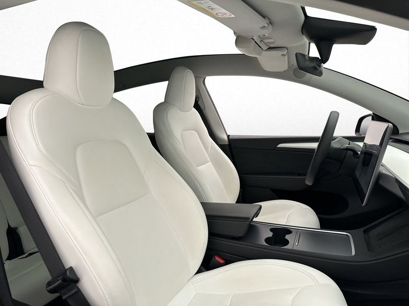 Tesla Model Y bild 27