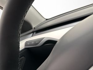 Tesla Model Y bild 15