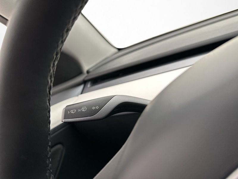 Tesla Model Y bild 15
