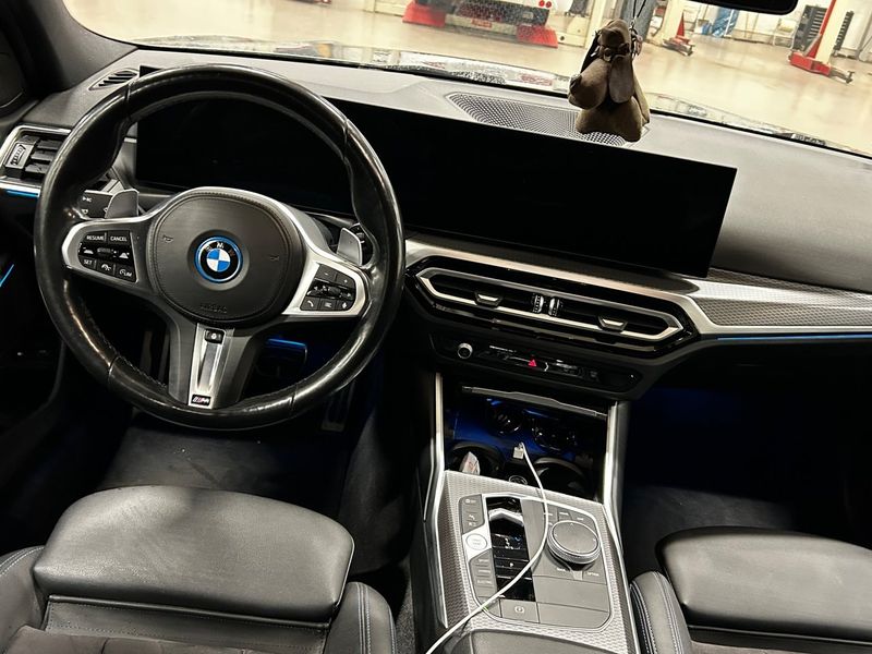 BMW 330 bild 8