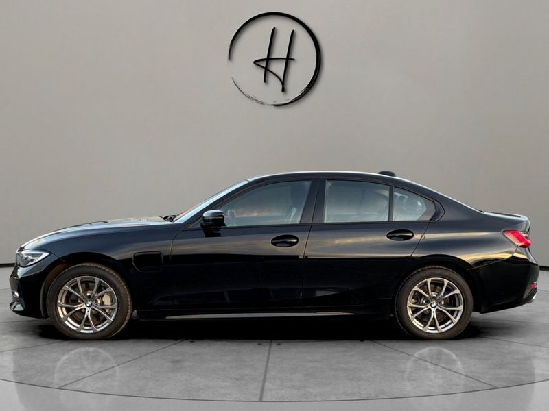 BMW 330 bild 8